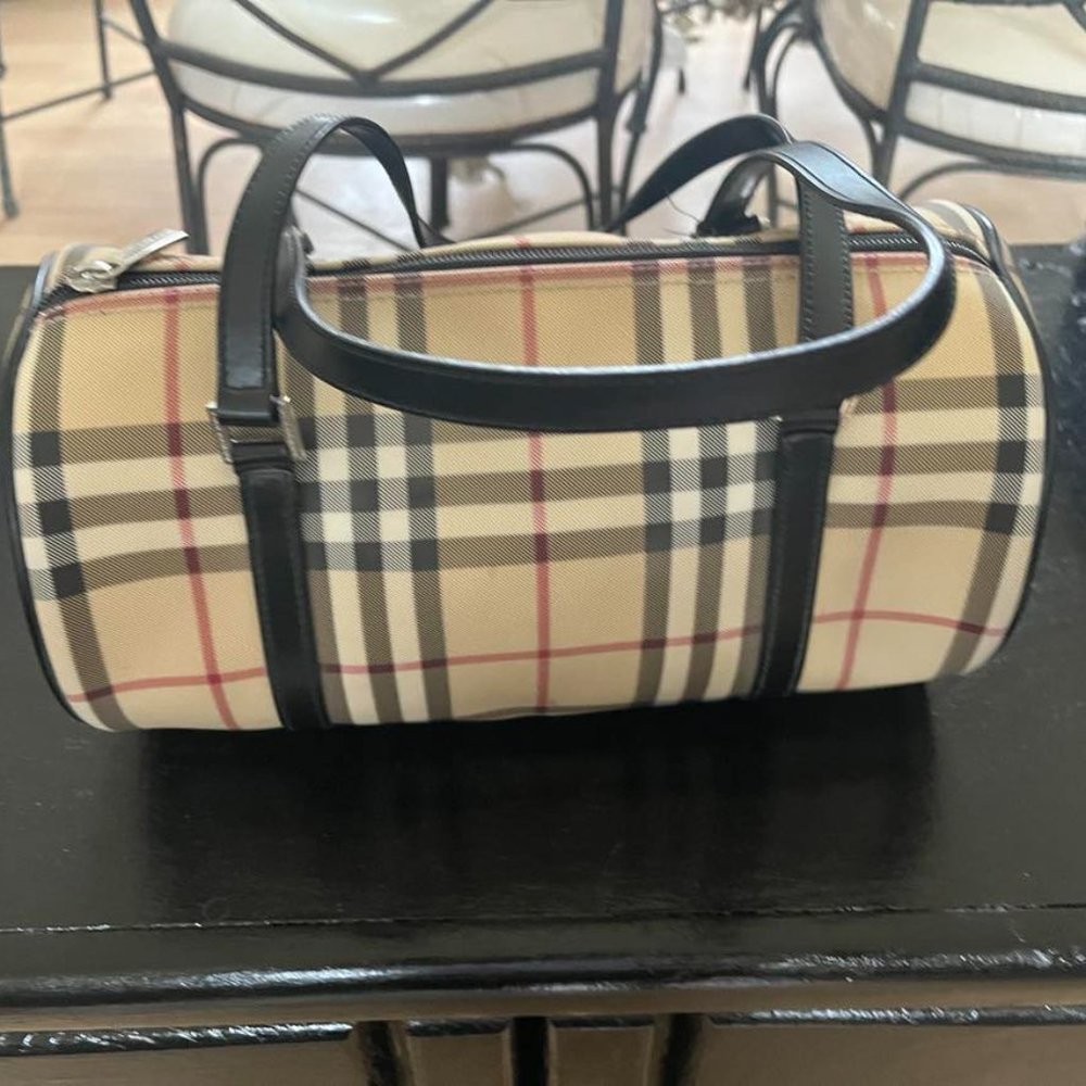 Burberry authentic Barrel Bag